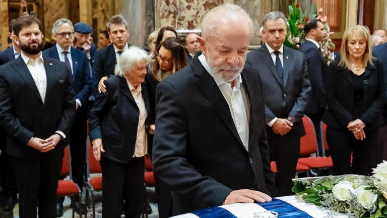 lula-se-despede-de-pepe-mujica-veja-imagens-presidente-lula-se-despede-do-amigo-pepe-mujica-foto-ricardo-stuckert-pr-tvt-news