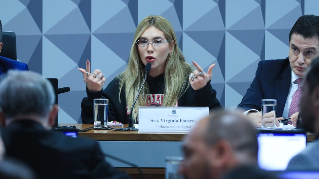 Reunião-da-CPI-do-Senado-que-investiga-irregularidades-no-setor-de-apostas-on-line-(CPI-das-Bets)-para-ouvir-a-apresentadora,-influenciadora-e-empresária-Virginia-Pimenta-da-Fonseca-Serrão-Costa.-Foto:-Lula-Marques/Agência-Brasil-tvt-news