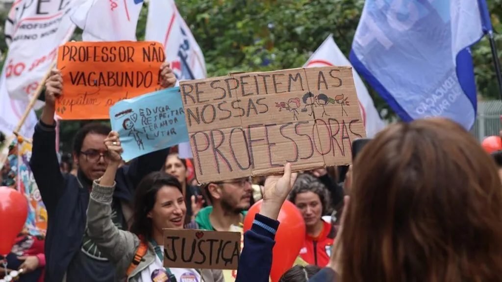 professores-e-servidores-municipais-de-sp-encerram-greve-professoras-e-professores-voltam-as-atividades-foto-sinesp-tvt-news