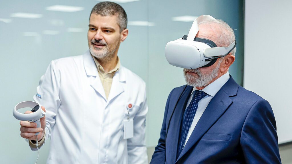 Lula participa do lançamento de cursos da Faculdade Sírio-Libanês 1 lula-participa-lancamento-de-cursos-sirio-libanes-lula-durante-visita-aos-laboratorios-da-faculdade-de-ciencias-da-saudade-sirio-libanes-foto-ricardo-stuckert-pr-tvt-news