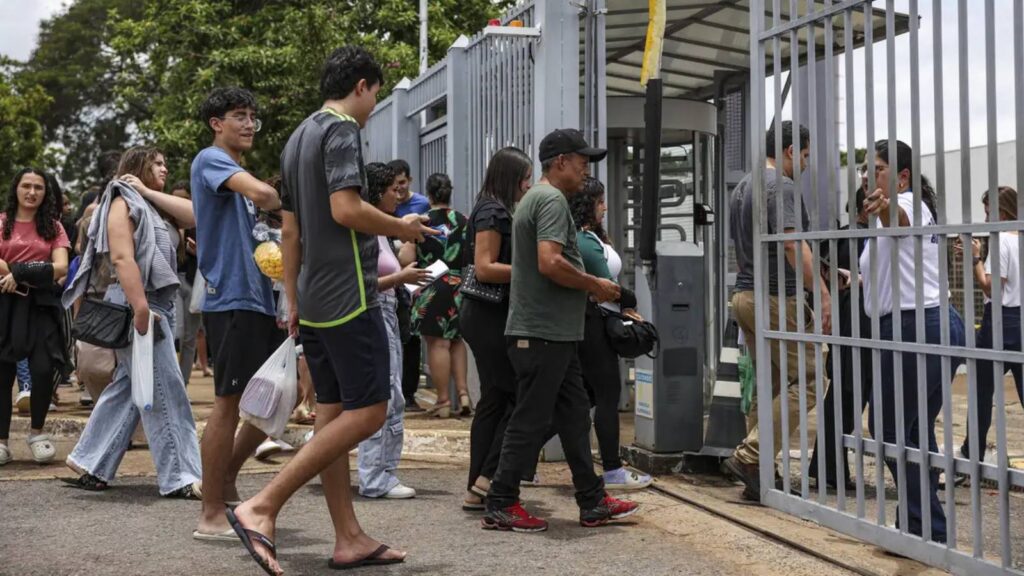 prazo-para-pagar-taxa-de-inscricao-do-enem-termina-na-quarta-feira--pagamento-pode-ser-feito-por-boleto-pix-cartao-de-credito-ou-debito--foto-marcelo-camargo-agencia-brasil-tvt-news