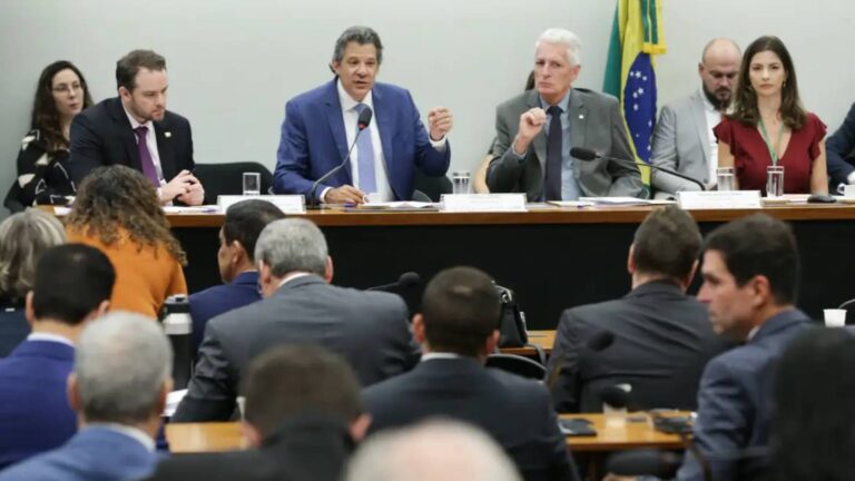 audiencia-com-haddad-e-encerrada-apos-tumulto-entre-deputados-foto-lula-marques-abr-tvt-news