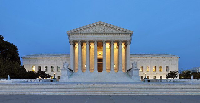suprema-corte-dos-eua-decidiu-uma-serie-de-medidas-que-favorecem-a-administracao-de-donald-trump-foto-joe-ravi-wikicommons-tvt-news