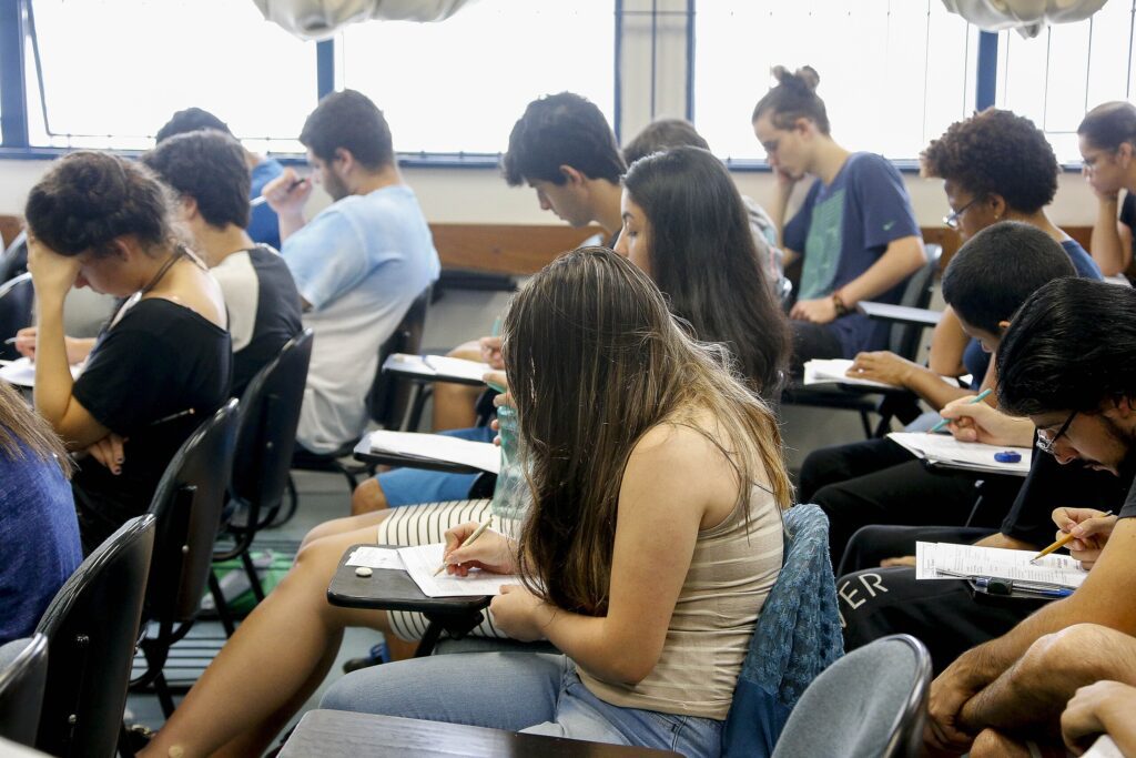 Vestibular: o que mais cai na Fuvest, Unesp e Unicamp 1 vestibular-o-que-mais-cai-na-fuvest-unesp-e-unicamp-vestibulares-da-fuvest-e-unicamp-demonstram-uma-forte-prioridade-nas-habilidades-de-leitura-e-compreensao-textual-foto-marcos-santos-usp-imagens-tvt-news