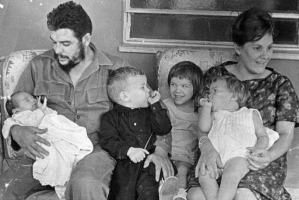 Dia dos Namorados: conheça os casais das lutas populares 3 dia-dos-namorados-conheca-os-casais-das-lutas-populares-aleida-e-che-guevara-parceiros-na-vida-e-na-revolucao-cubana-imagem-wikimedia-commons-korda-tvt-news