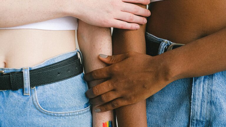 dia-dos-namorados-conheca-os-casais-das-lutas-populares-presente-do-dia-dos-namorados-compartilhe-com-seu-amor-historias-de-casais-que-inpiram-o-amor-como-forca-revolucionaria-foto-pexels-tvt-news