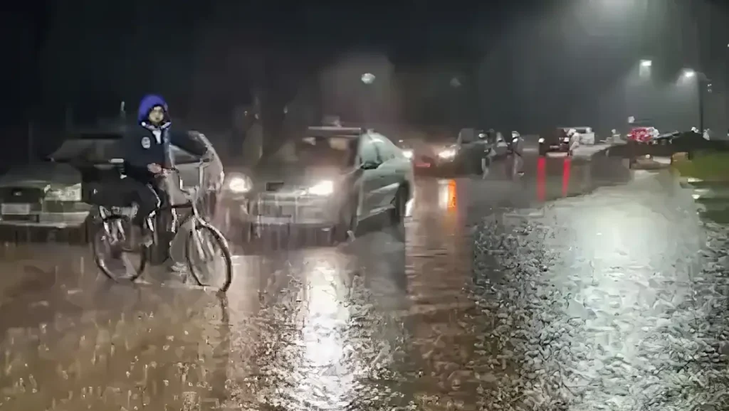 Inmet emite alerta vermelho para chuvas no Rio Grande do Sul 3 chuvas-na-cidade-de-canoas-nesta-quarta-feira-18-foto-frame-bahgossip-instagram-tvt-news