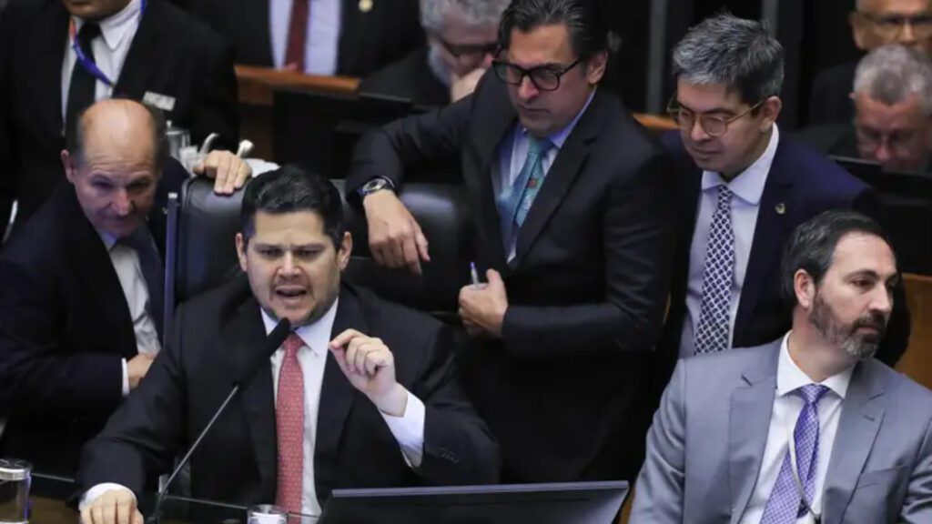 Congresso aprova usar emendas para salários de profissionais da saúde 3 congresso-aprova-usar-emendas-para-salarios-saude-congresso-nacional-durante-sessao-plenaria-semipresencial-para-a-votacao-de-vetos-presidenciais-foto-lula-marques-agencia-brasil-tvt-news