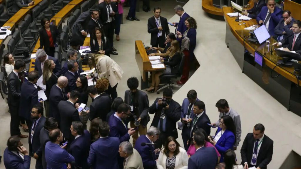 congresso-aprova-usar-emendas-para-salarios-saudeo-texto-torna-os-municipios-ainda-mais-dependentes-dos-parlamentares