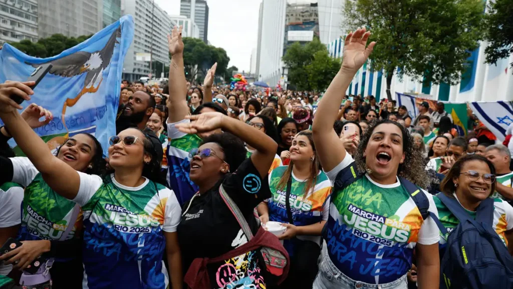 evangelicos-crescem-e-representam-mais-de-um-quarto-da-populacao-a-proporcao-de-evangelicos-na-populacao-brasileira-continua-crescendo-segundo-dados-do-censo-2022-fernando-frazao-agencia-brasil-tvt-news