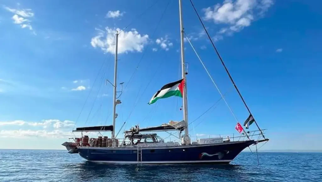 Exército de Israel ataca barco de Greta 5 exercito-de-israel-ataca-barco-de-greta-sueca-greta-thunberg-esta-na-embarcacao-com-ajuda-humanitaria-foto-gazafreedomflotilla-instagram-tvt-news