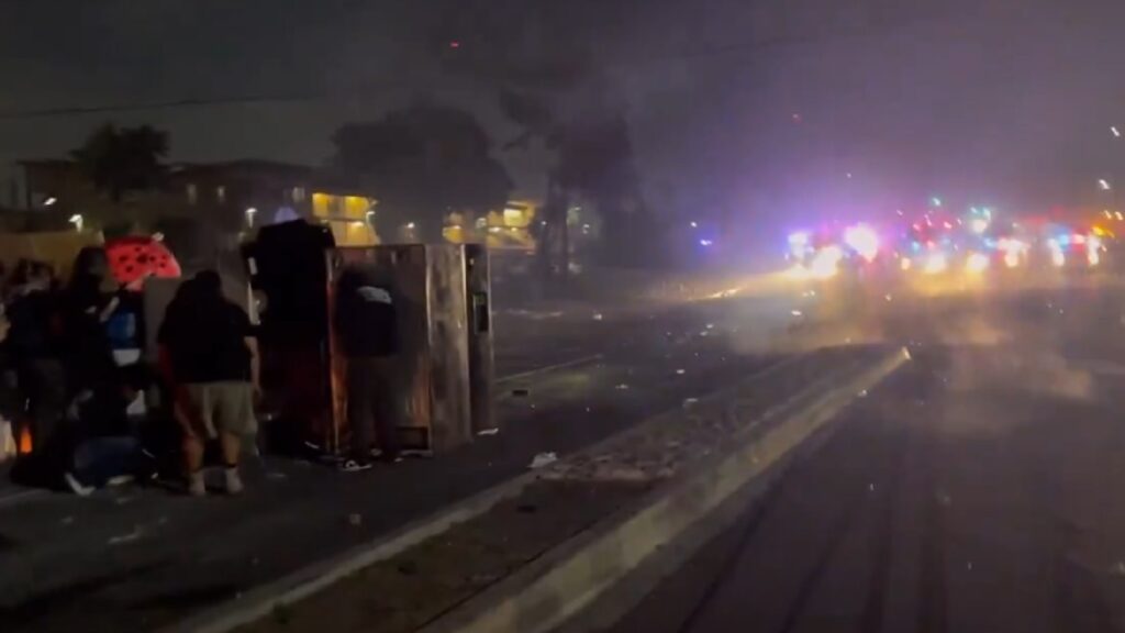 los-angeles-cerc-revolta-x-foto-tvt-news
