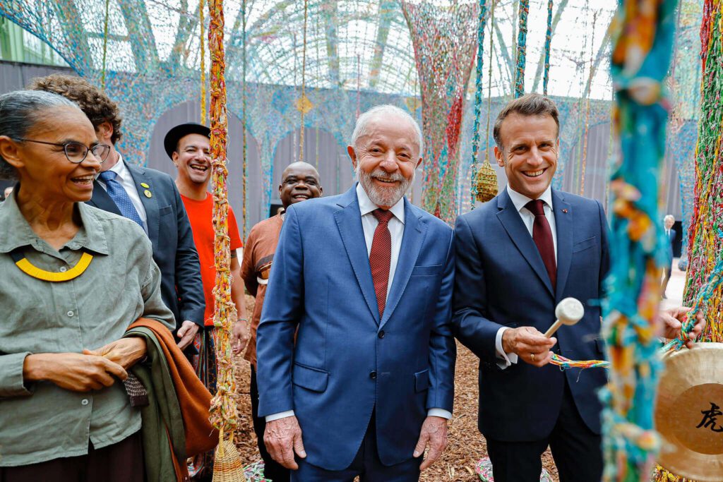 Lula e Macron: quase uma história de amor; veja novas fotos 12