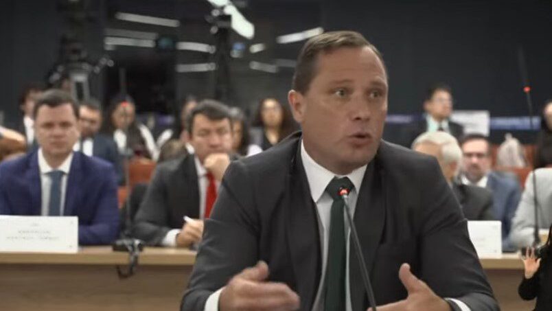 Bolsonaro buscava fraude nas urnas para justificar intervenção, afirma Mauro Cid 3 bolsonaro-buscava-fraude-nas-urnas-para-justificar-intervencao-durante-interrogatorio-mauro-cid-afirmou-que-bolsonaro-buscava-provar-fraude-nas-urnas-para-justificar-a-intervencao-militar-foto-ministerio-da-ciencia-e-tecnologia-em-11-02-2020-via-wikimedia-commons-tvt-news
