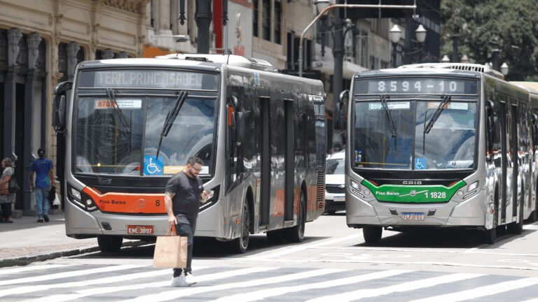 motoristas-de-onibus-de-sp-fazem-paralisacao-nesta-sexta-feira-13-onibus-em-sao-paulo-foto-paulo-pinto-agencia-brasil-tvt-news