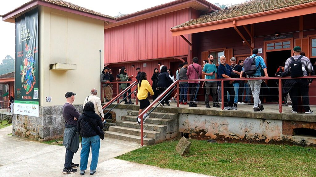 Festival de Cinema de Paranapiacaba une arte, natureza e a comunidade 1 publico-durante-festival-cinema-paranapiacaba-daniel-petrillo-tvt-news