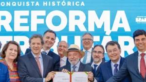 TVTNews 24 reforma-tributaria-quem-deve-pagar-mais-presidente-lula-durante-cerimonia-de-sancao-do-projeto-de-lei-complementar-n-68-2024-de-regulamentacao-da-reforma-tributaria-no-palacio-do-planalto-foto-ricardo-stuckert-pr-tvt-news