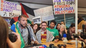 thiago-avila-desembarca-brasil-apos-preso-em-israel-thiago-avila-chegou-ao-aeroporto-de-guarulho-por-volta-das-5h50-foto-girrana-rodrigues-tvt-news