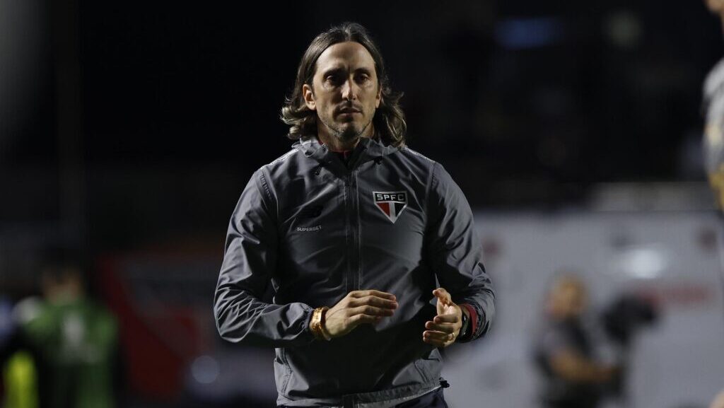 Zubeldía - assumiu - o - cargo - em - abril - do - ano - passado. - Foto: - Rubens - Chiri - / - São - Paulo - FC-tvt-news