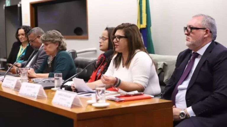bancarios-vao-ao-congresso-denunciar-as-fraudes-do-santander-esse-modelo-adotado-pelo-santander-precisa-ser-combatido-afirmou-neiva-foto-spbancarios-tvt-news