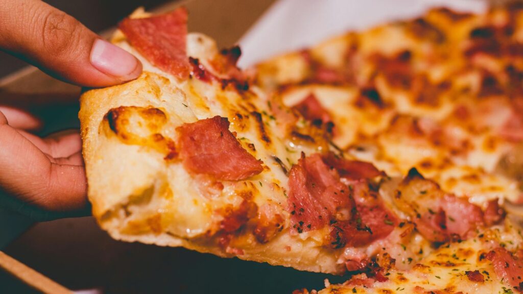 dia-da-pizza-historia-milenar-pizza-cinco-pizzarias-sao-paulo-para-visitar-icone-global-amado-brasileiros-muffin-creatives-pexels-tvt-news