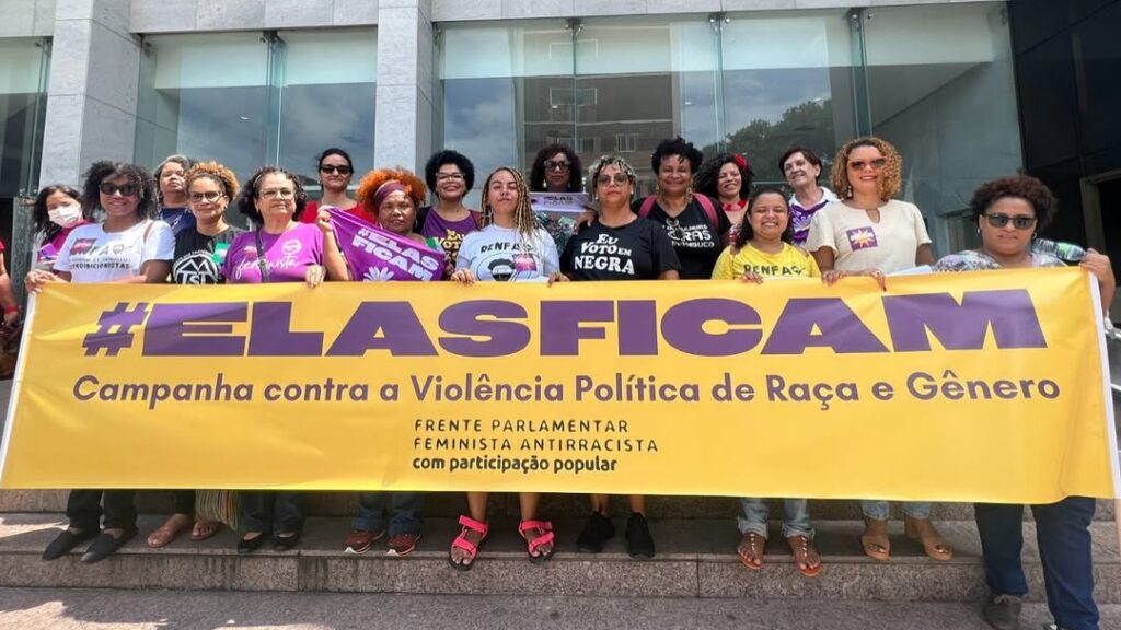 ajude-a-ter-mais-pautas-antirracistas-e-feministas-nos-governos-o-projeto-criado-em-2019-e-pioneiro-na-america-latina-em-criar-espaco-para-dialogo-entre-parlamentares-e-movimentos-sociais-foto-frentefeministaantirracista-reproducao-tvt-news