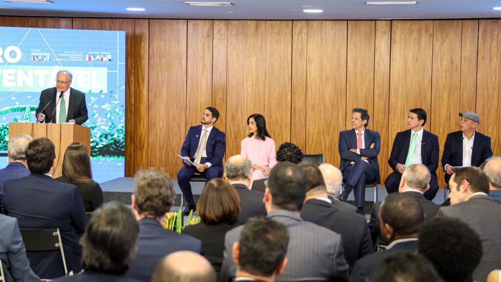 Governo Lula zera IPI para carros sustentáveis 1 governo-lula-geraldo-alckmin-discurso-lançamento-programa-carro-sustentavel-brasilia-julio-cesar-silva-mdic-tvt-news
