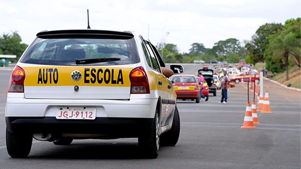 governo-estuda-acabar-obrigatoriedade-autoescola-cnh-lia-de-paula-agencia-senado-tvt-news