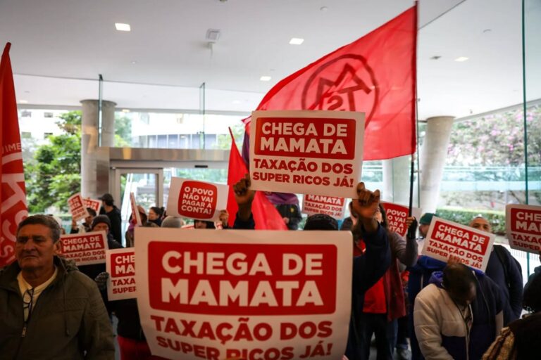 TVTNews 5 movimento-fazem-protesto-nesta-quinta-contra-centrao-inimigo-do-povo-pais-esta-travado-pelo-centrao-e-pela-extrema-direita-denunciam-movimentos-foto-mtst-divulgacao-tvt-news