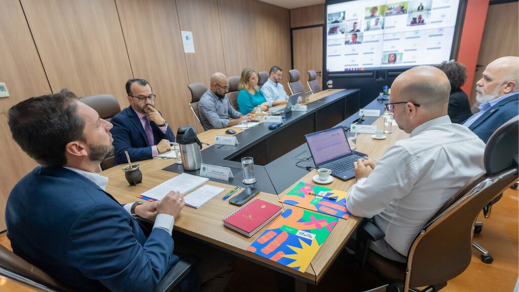 MinC prioriza regulação de plataformas de streaming para fortalecer audiovisual brasileiro 1 representantes-minc-entidades-setor-audiovisual-reuniao-terca-feira-ascom-minc-tvt-news