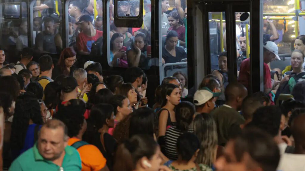 ataques-onibus-sp-33-dias-e-mais-de-700-ataques-em-7-de-julho-o-dia-mais-grave-de-ataques-foram-registrados-59-casos-foto-paulo-pinto-agencia-brasil