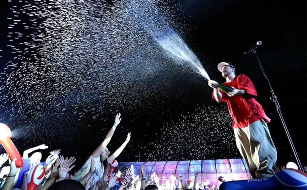 Dia Mundial do Rock: o gênero que moldou gerações e as estrelas que brilharam no rock nacional 20 chorao-charlie-brown-jr-reproducao-tvt-news-dia-mundial-do-rock