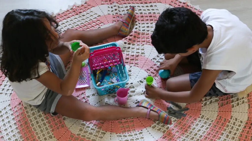 Em 35 anos, ECA trouxe avanços na proteção à criança e ao adolescente 1 em-35-anos-eca-trouxe-avancos-na-protecao-infancia-o-artigo-16-do-eca-diz-que-a-crianca-e-o-adolescente-tem-direito-de-"brincar-praticar-esportes-e-divertir-se"-foto-fabio-rodrigues-pozzebom-agencia-brasil-tvt-news