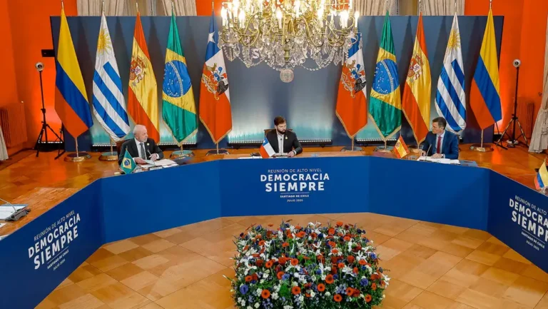 em-declaracao-final-paises-reafirmam-compromisso-em-defesa-da-democracia-chefes-de-governo-durante-reuniao-de-alto-nivel-democracia-sempre-palacio-de-la-moneda-santiago-chile-foto-ricardo-stuckert-pr-tvt-news
