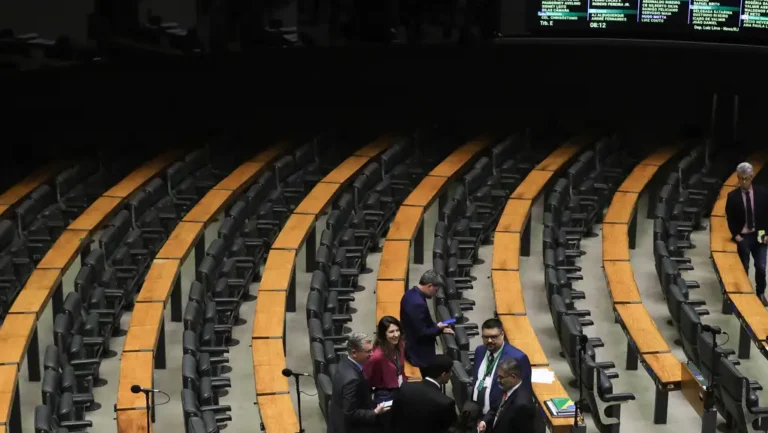70-dos-deputados-sao-contra-o-fim-da-escala-6x1-sessao-semipresencial-da-camara-dos-deputados-que-apreciou-e-votou-projetos-de-leis-foto-lula-marques-agencia-brasil-tvt-news