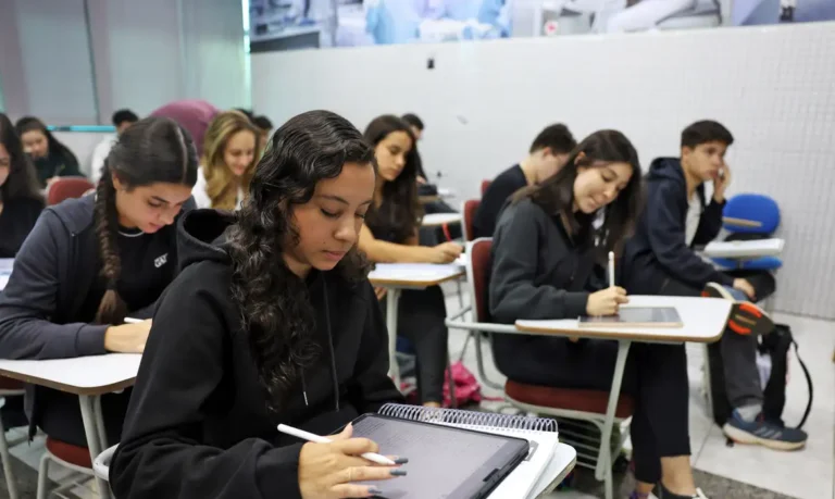 fies-abre-inscricoes-nesta-segunda-para-o-2-semestre-sao-44-mil-vagas-para-financiar-graduacao-em-faculdades-privadas-foto-jose-cruz-agencia-brasil-tvt-news