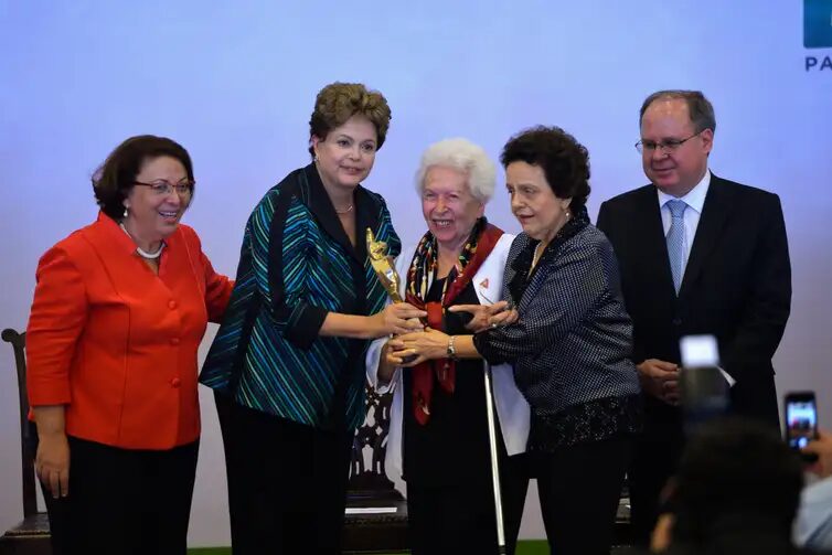 100 anos de Clara Charf: defesa da democracia marca trajetória de luta 5 Clara Charf