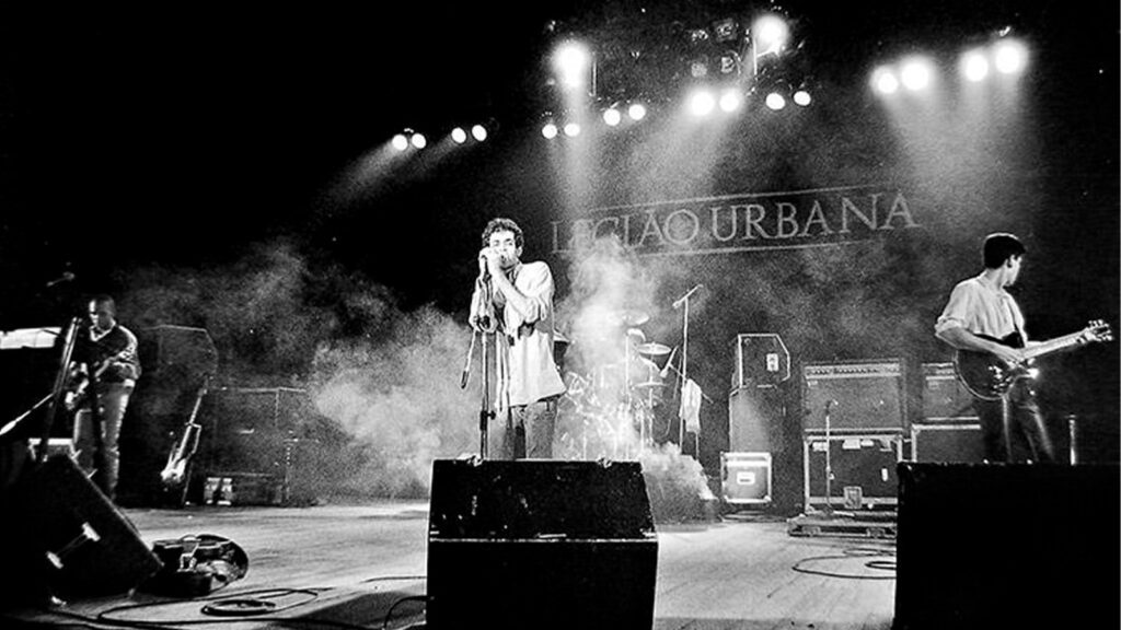 Dia Mundial do Rock: o gênero que moldou gerações e as estrelas que brilharam no rock nacional 1 legiao-urbana-palco-reproducao-rock-dia-undial-do-rock-tvt-news