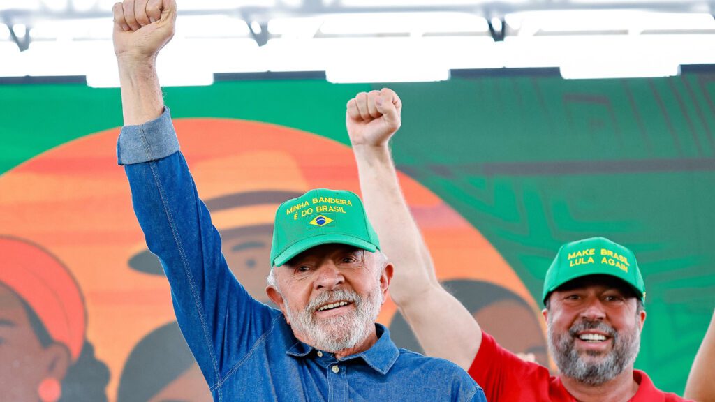 Em meio a tarifaço, Trump quer minerais críticos do Brasil 1 tarifaco-trump-quer-minerais-criticos-do-brasil-lula-usa-o-bone-minha-bandeira-e-do-brasil-foto-ricardo-stuckert-pr-tvt-news