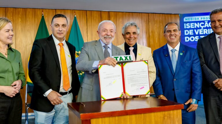 TVTNews 4 taxistas-economia-9-milhoes-fim-taxa-taximetros-medida-foi-anunciada-nesta-segunda-pelo-presidente-lula-foto-ricardo-stuckert-pr-tv-news