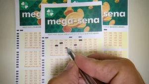 TVTNews 23 mega-sena-2887-acumula-e-premio-vai-para-r-46-milhoes-confira-os-numeros-sorteados-na-mega-sena-foto-rafa-neddermeyer-agencia-brasil-arquivo-tvt-news