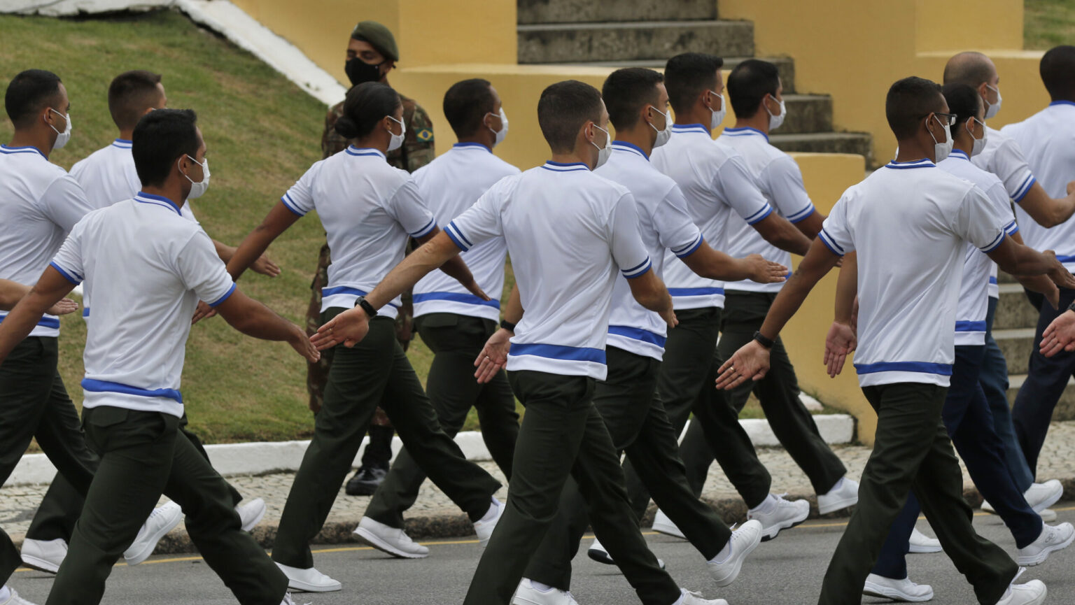 tarcisio-escolas-civico-militares-nao-poderao-contratar-policiais-aposentados-governo-tarcisio-nao-ia-fazer-concurso-para-implementar-escolas-civico-militar-foto-fernando-frazao-agencia-brasil-tvt-news