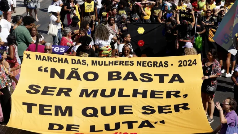 25-de-julho-e-o-dia-da-mulheres-negra-latino-americana-na-10a-marcha-das-mulheres-negras-do-rj-as-mulheres-negras-marcham-contra-o-racismo-e-pelo-bem-viver-foto-tania-rego-agencia-brasil-tvt-news