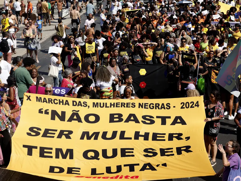 25 de julho é o Dia da Mulher Negra Latino-americana 1 25-de-julho-e-o-dia-da-mulher-negra-latino-americana-na-10a-marcha-das-mulheres-negras-do-rj-as-mulheres-negras-marcham-contra-o-racismo-e-pelo-bem-viver-foto-tania-rego-agencia-brasil-tvt-news