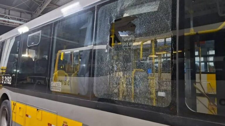 onda-de-ataques-a-onibus-em-sp-mobiliza-investigacoes-autoridades-investigam-envolvimento-de-desafios-online-em-ataques-foto-reproducao-tvt-news