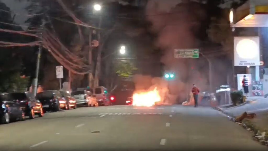 paraisopolis-se-revolta-contra-violencia-policial-moradores-relatam-que-policiais-atiraram-contra-eles-foto-reproducao-x-tvt-news