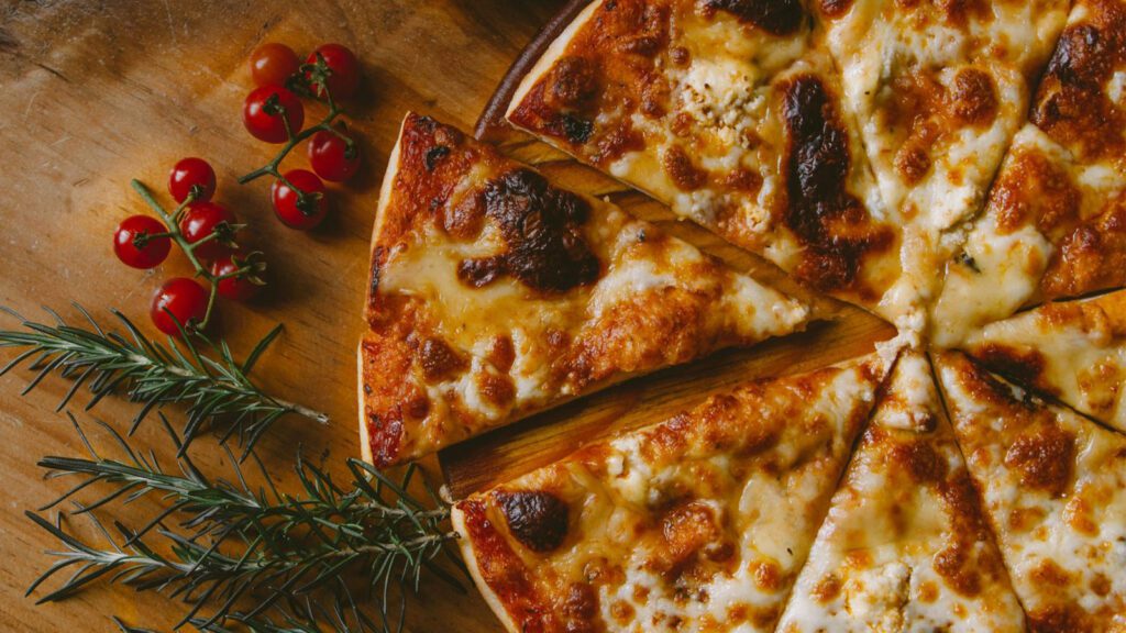 Dia da Pizza: conheça a história milenar da pizza e cinco pizzarias em São Paulo para visitar 1 so-brasil-produzidas-1-milhao-pizzas-por-mes-ivan-torres-unsplash-tvt-news-dia-da-pizza