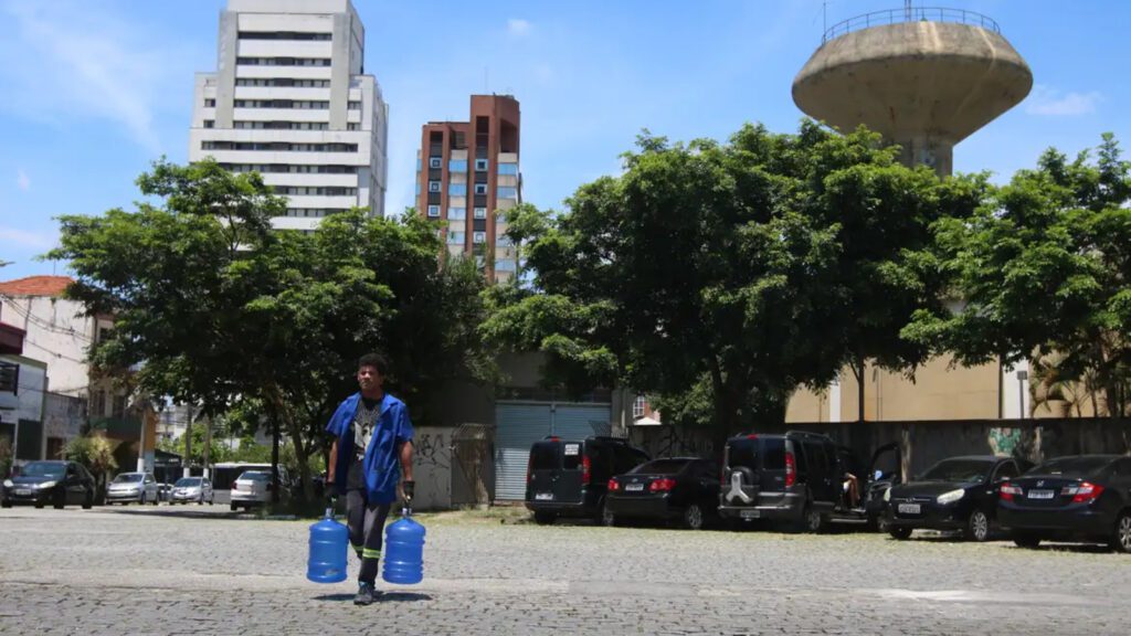 privatizacao-sabesp-mais-demissao-e-vazamentosem-um-ano-de-privatizacao-sabesp-registrou-aumento-das-tarifas-vazamentos-de-esgoto-e-demissoes-foto-rovena-rosa-agencia-brasil-tvt-news