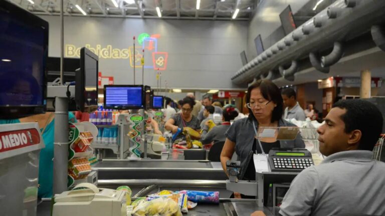 consumo-dos-brasileiros-cresce-2-63-no-primeiro-semestre-melhora-no-mercado-de-trabalho-contribuiu-para-alta-do-consumo-foto-tania-rego-agenciabrasil-tvt-news