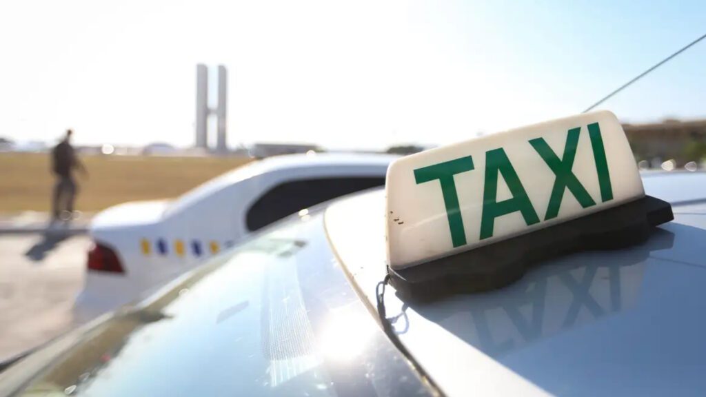 Taxistas terão economia de R$ 9 milhões por ano com fim da taxa de verificação de taxímetros 2 taxistas-economia-9-milhoes-fim-taxa-taximetros-a-isencao-da-verificacao-inicial-sera-benefica-tambem-para-os-fabricantes-dos-equipamentos-foto-marcelo-camargo-agencia-brasil-tvt-news